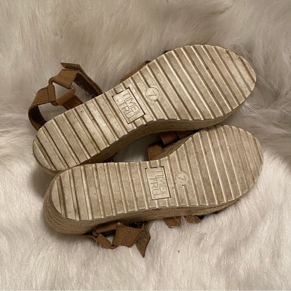 Time and Tru Brown Comfort Sandals with Criss-Cross Straps Women’s Size 7 - Picture 6 of 9